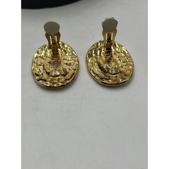 Elizabeth Taylor Monogram Rare Vintage Estate Signed AVON 1.5” 1993 Clip Earring - Picture 4 of 14